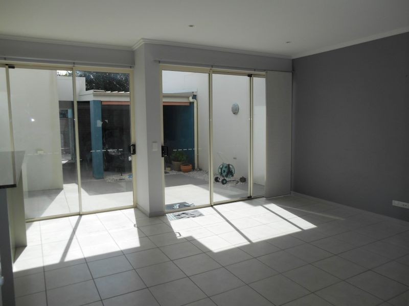 30 Moores Crescent, Varsity Lakes QLD 4227