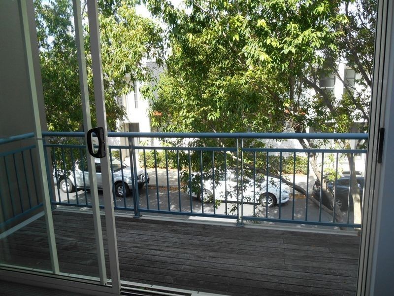 30 Moores Crescent, Varsity Lakes QLD 4227