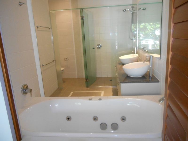 30 Moores Crescent, Varsity Lakes QLD 4227