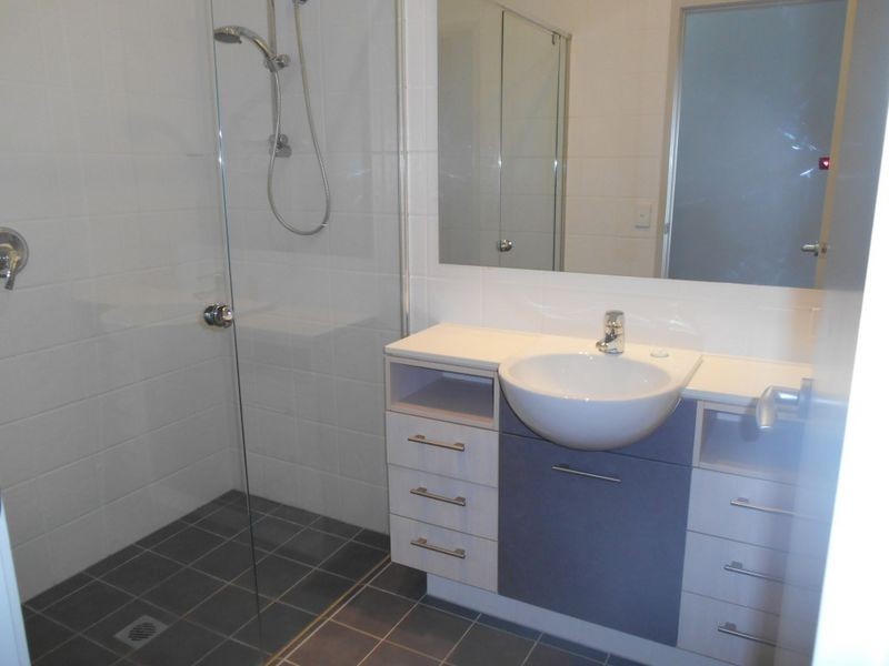 30 Moores Crescent, Varsity Lakes QLD 4227