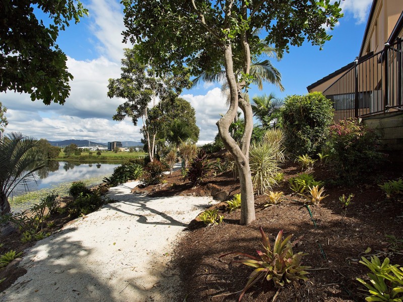 64 Peach Drive, Robina QLD 4226