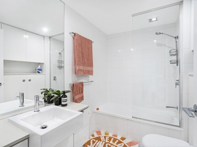 7/22 Wharf Road, Broadbeach QLD 4218