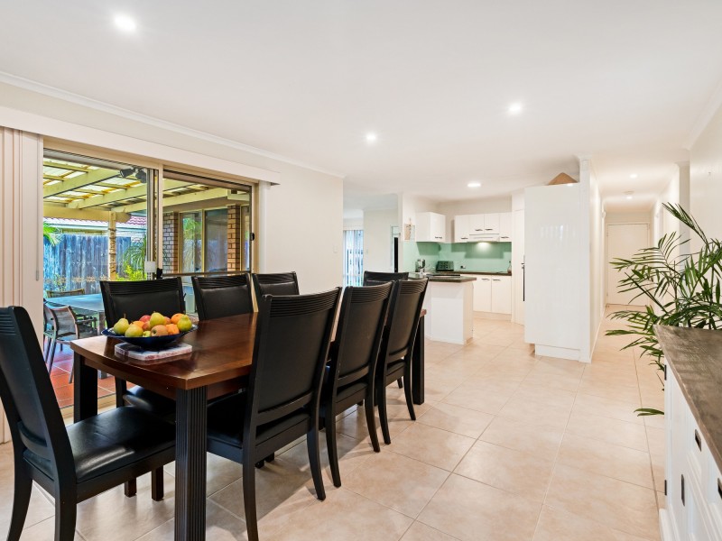 37 Warbler Parade, Varsity Lakes QLD 4227