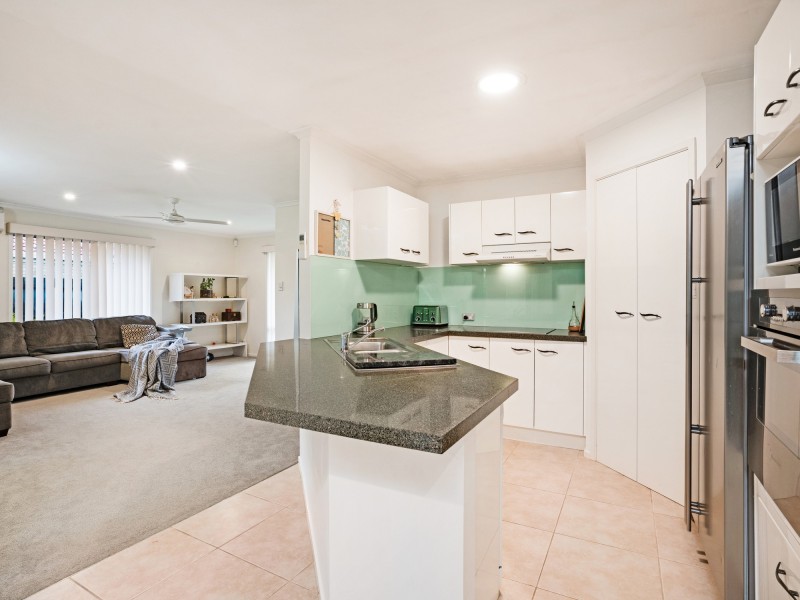 37 Warbler Parade, Varsity Lakes QLD 4227