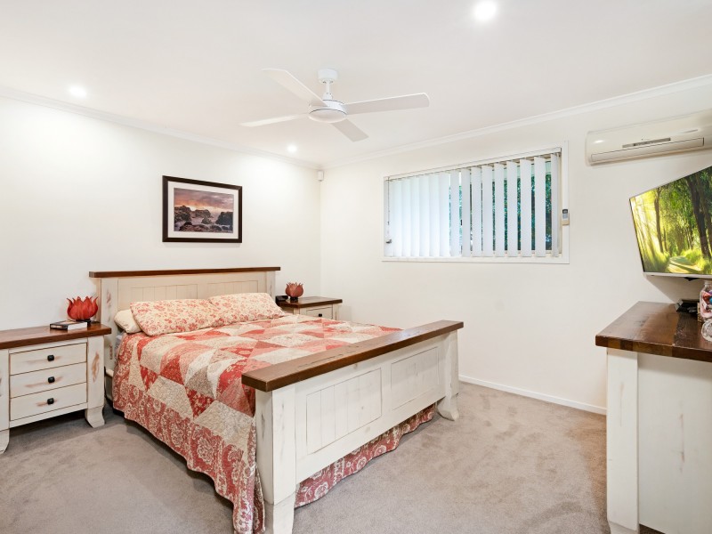 37 Warbler Parade, Varsity Lakes QLD 4227