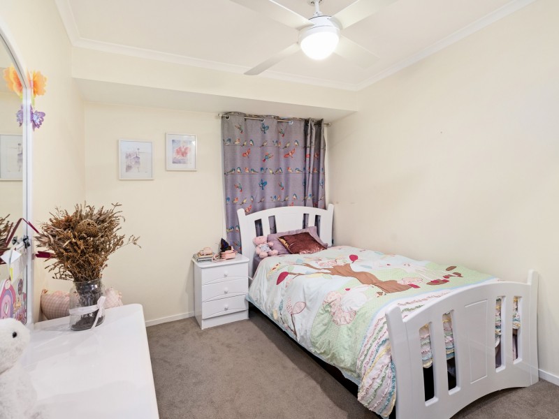 37 Warbler Parade, Varsity Lakes QLD 4227