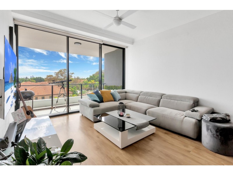 304/112 Palm Meadows Drive, Carrara QLD 4211