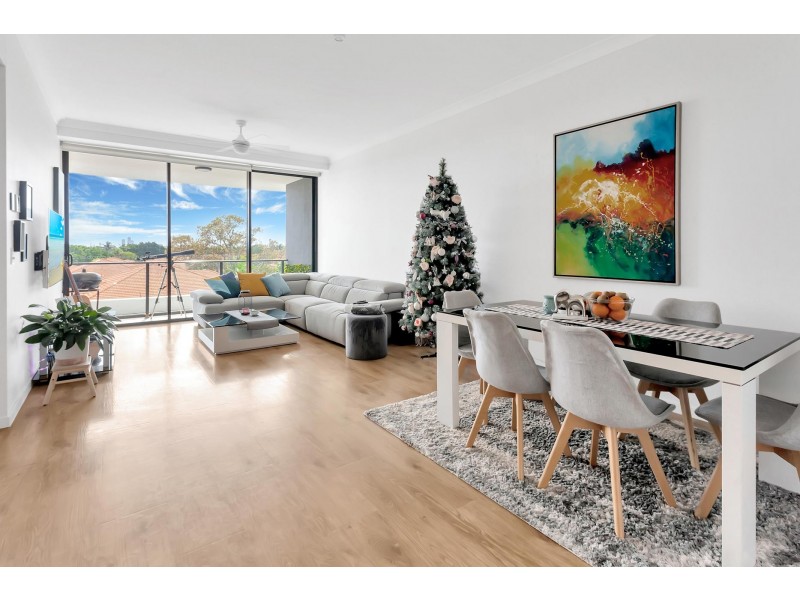 304/112 Palm Meadows Drive, Carrara QLD 4211