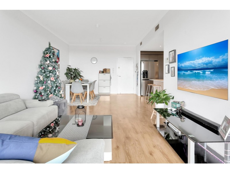 304/112 Palm Meadows Drive, Carrara QLD 4211