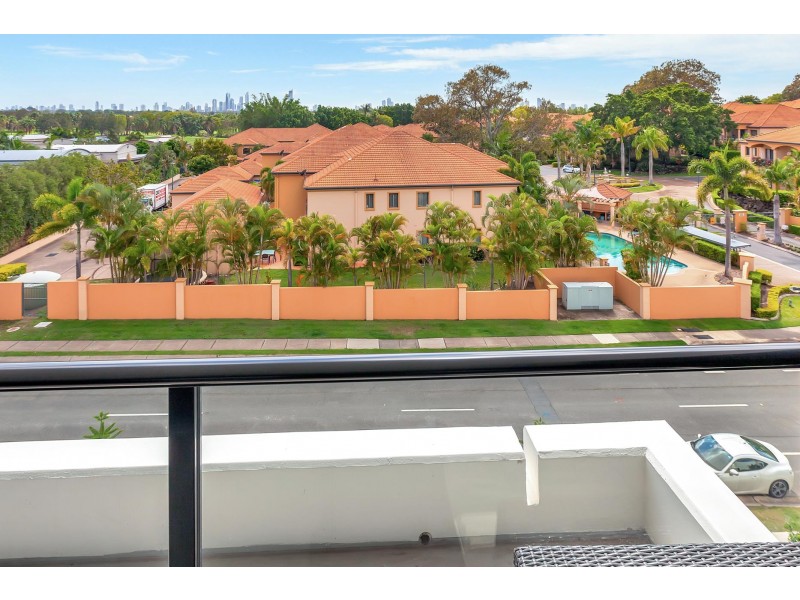 304/112 Palm Meadows Drive, Carrara QLD 4211