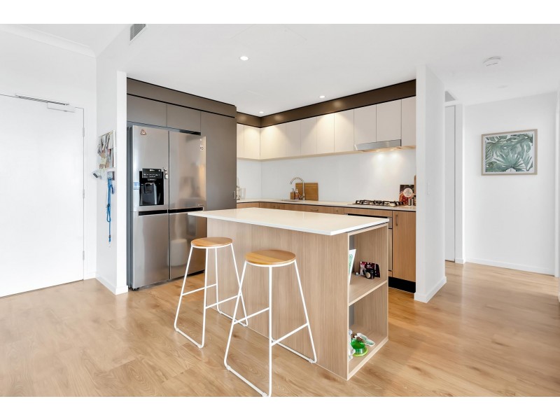 304/112 Palm Meadows Drive, Carrara QLD 4211