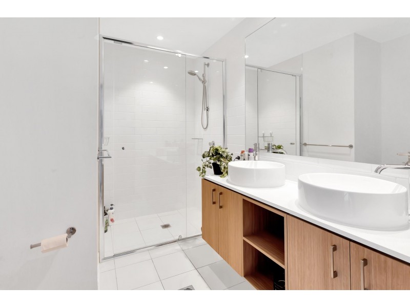 304/112 Palm Meadows Drive, Carrara QLD 4211