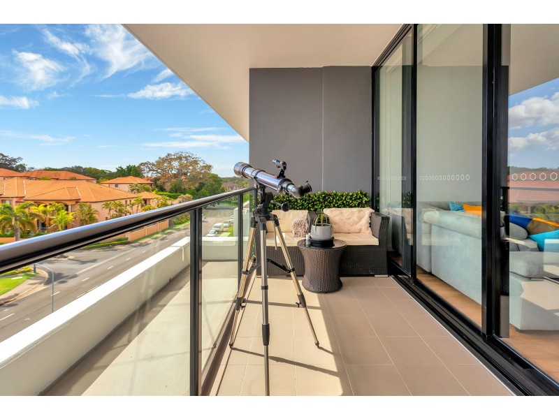 304/112 Palm Meadows Drive, Carrara QLD 4211