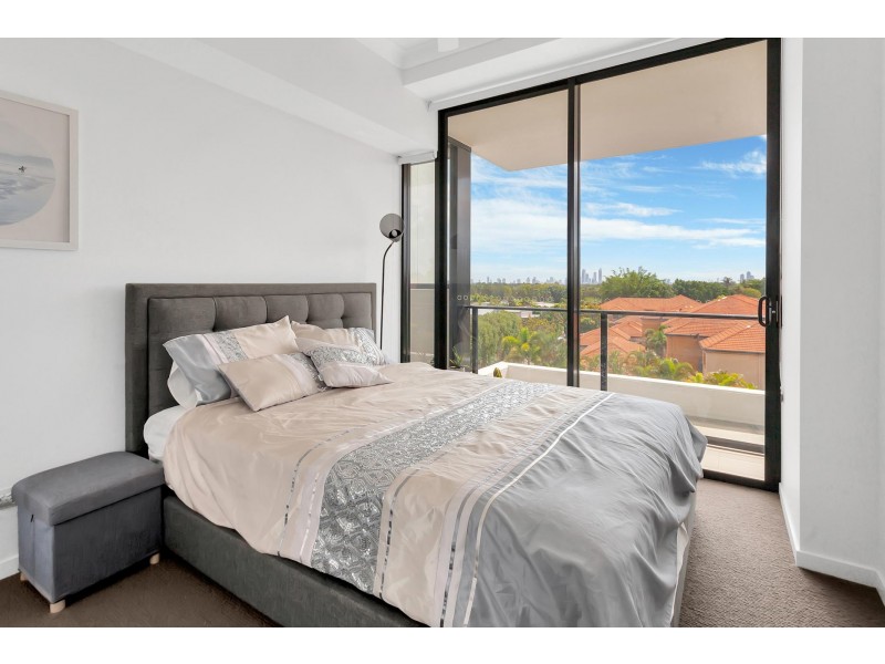 304/112 Palm Meadows Drive, Carrara QLD 4211