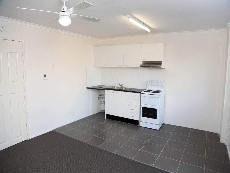 4/13 Central Street, Labrador QLD 4215