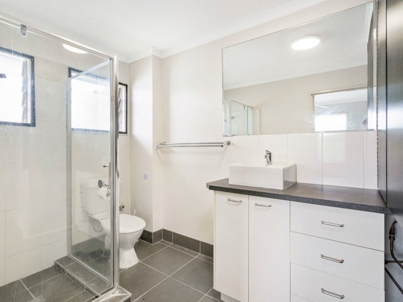 4/13 Central Street, Labrador QLD 4215