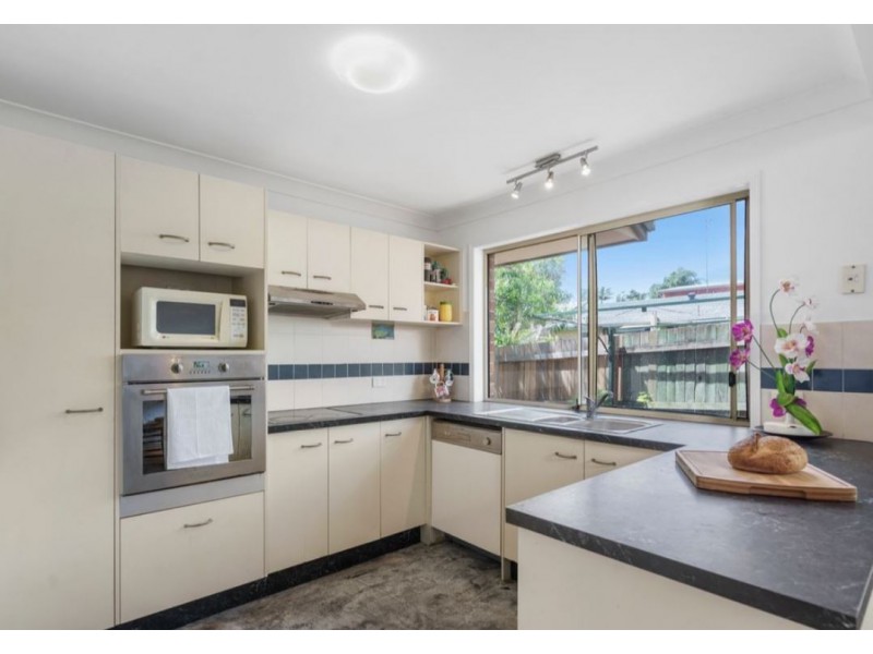 2/32 Government Road, Labrador QLD 4215