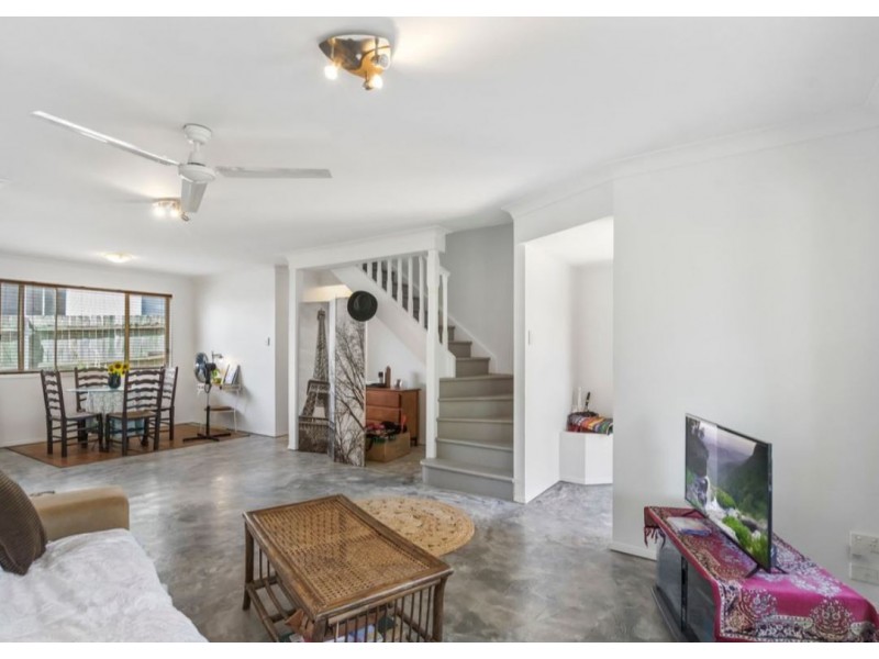 2/32 Government Road, Labrador QLD 4215