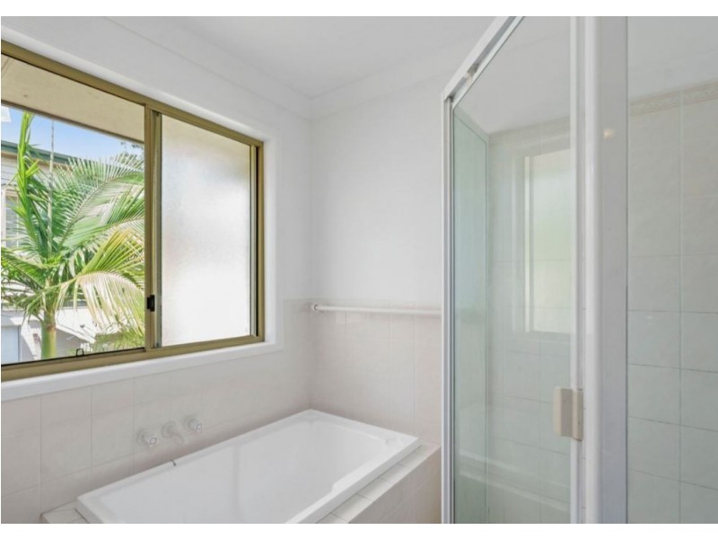 2/32 Government Road, Labrador QLD 4215