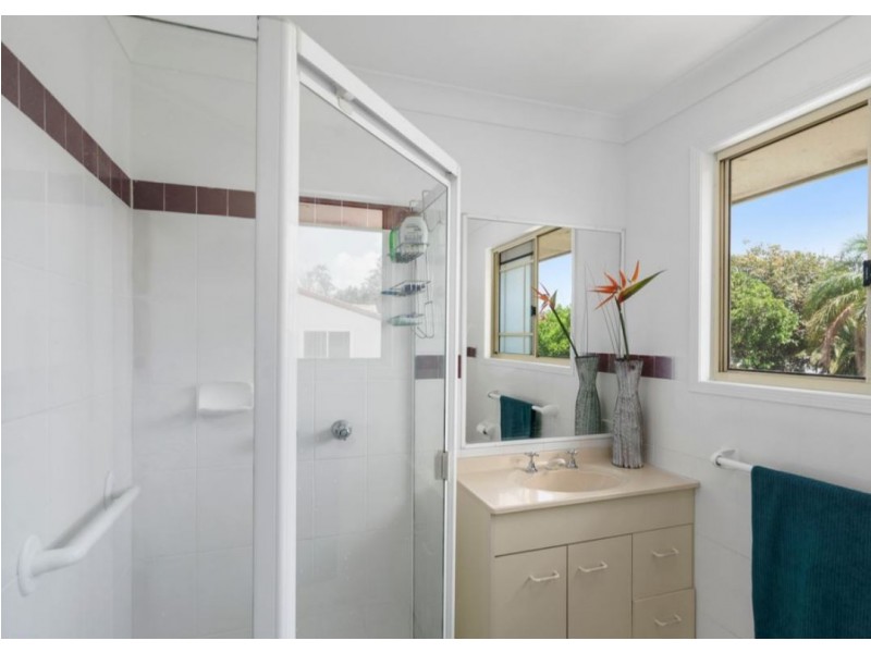 2/32 Government Road, Labrador QLD 4215