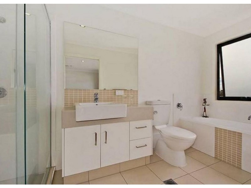 205/18 South Bay Drive, Varsity Lakes QLD 4227