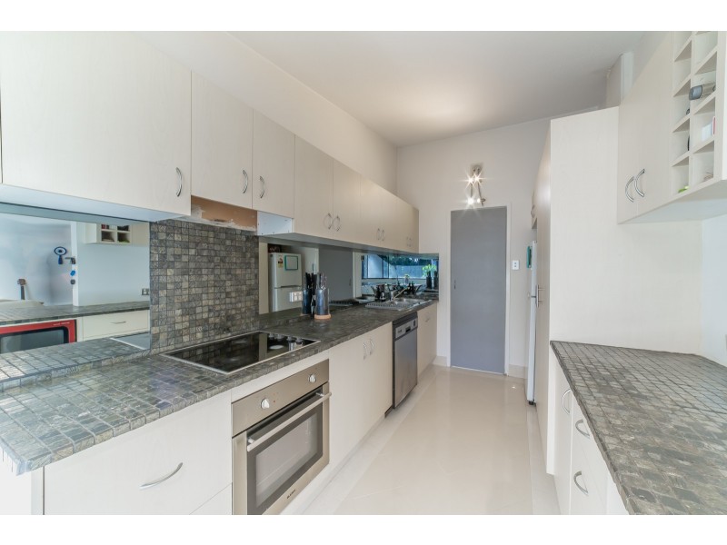 11/32-34 Rudd Street, Broadbeach Waters QLD 4218