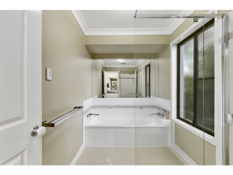 60 Sea Eagle Drive, Burleigh Waters QLD 4220