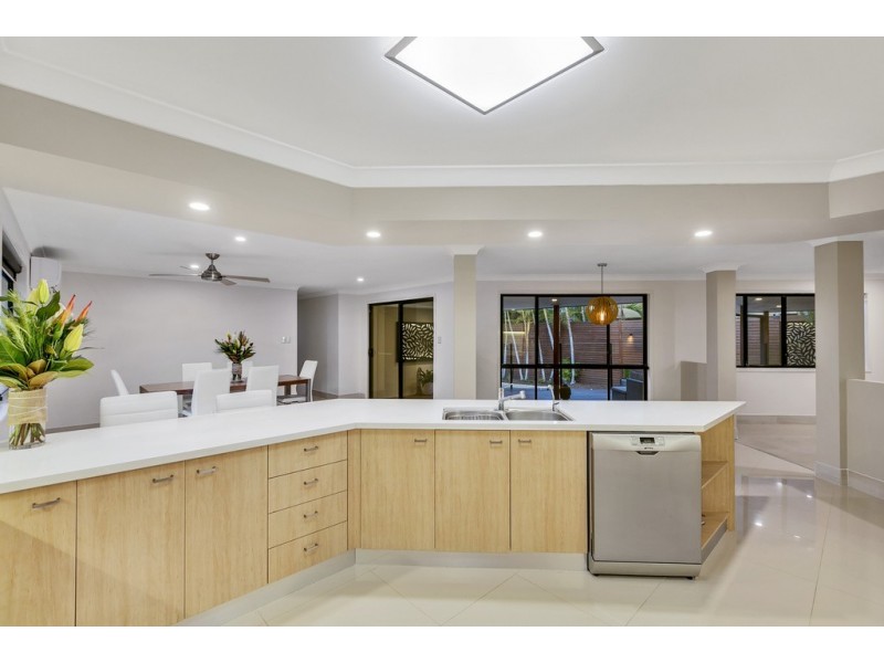 60 Sea Eagle Drive, Burleigh Waters QLD 4220