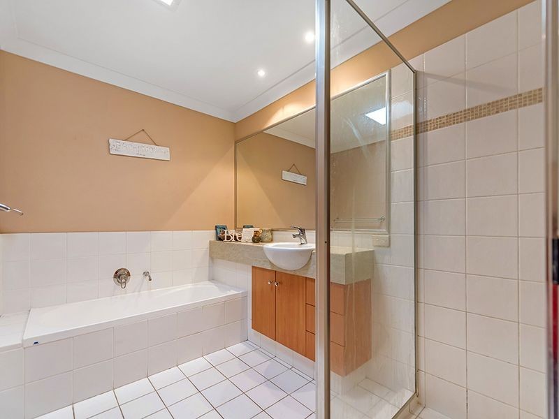 6/302 Christine Avenue, Varsity Lakes QLD 4227