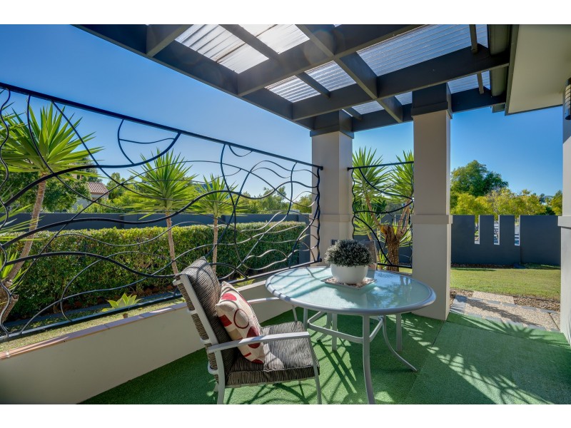 2 Magenta Drive, Varsity Lakes QLD 4227