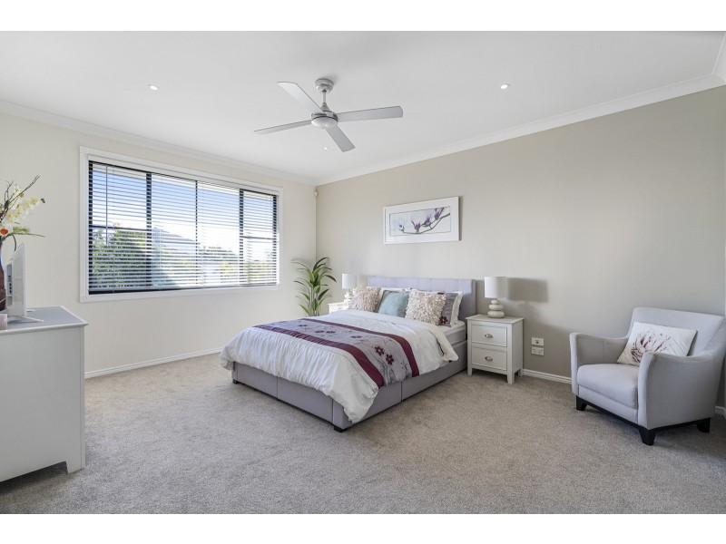 2 Magenta Drive, Varsity Lakes QLD 4227