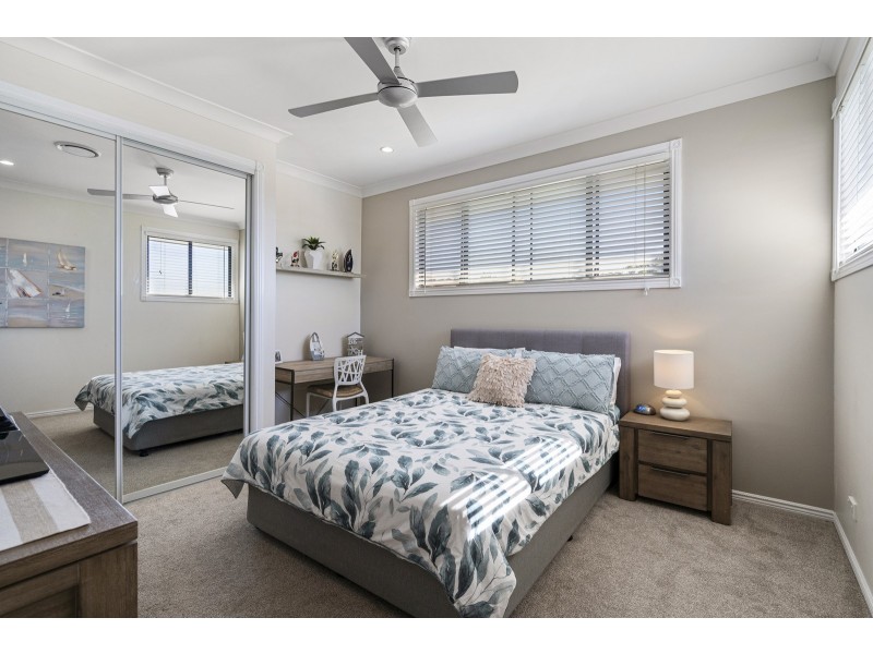 2 Magenta Drive, Varsity Lakes QLD 4227