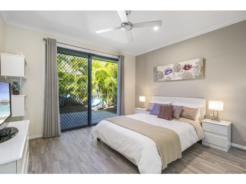 2 Magenta Drive, Varsity Lakes QLD 4227