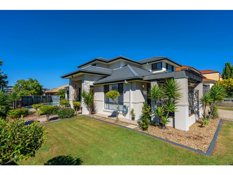 2 Magenta Drive, Varsity Lakes QLD 4227