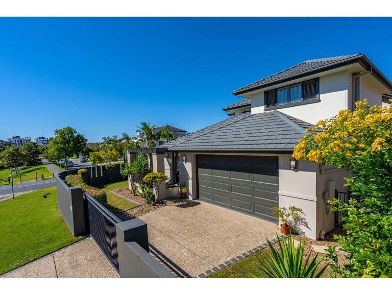 2 Magenta Drive, Varsity Lakes QLD 4227