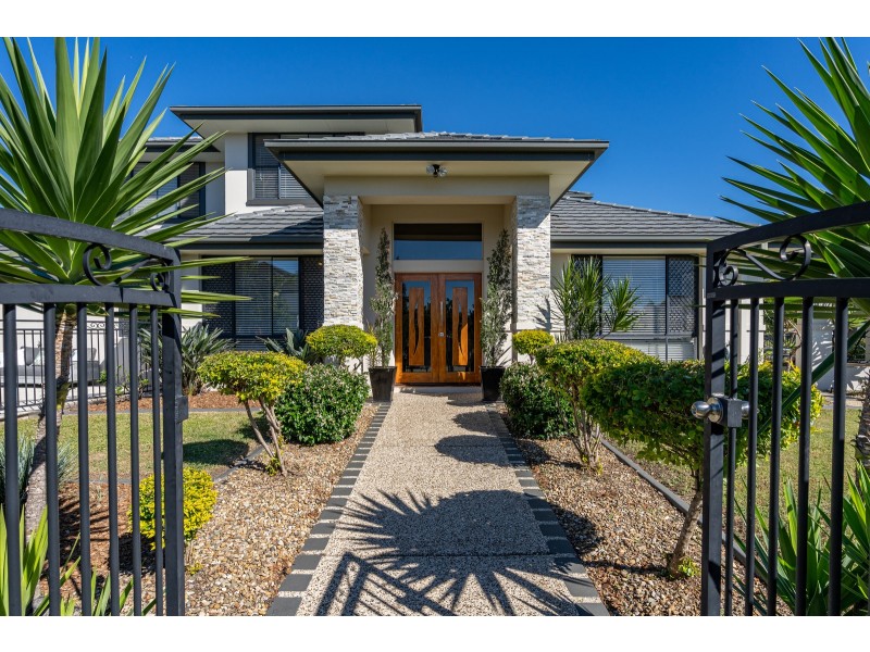 2 Magenta Drive, Varsity Lakes QLD 4227