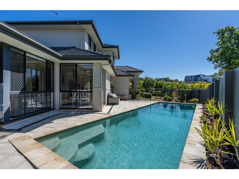 2 Magenta Drive, Varsity Lakes QLD 4227