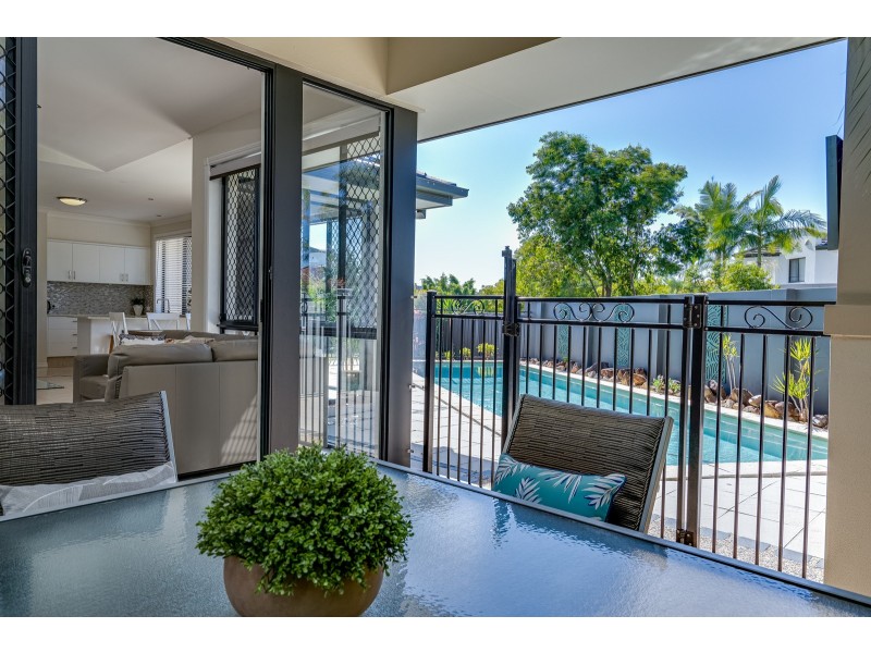 2 Magenta Drive, Varsity Lakes QLD 4227