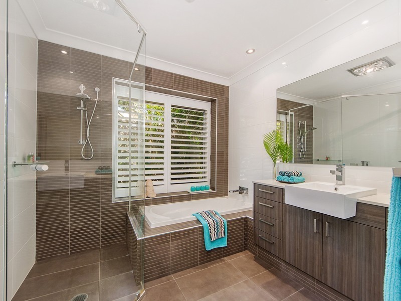 4 Pinnacle Court, Robina QLD 4226