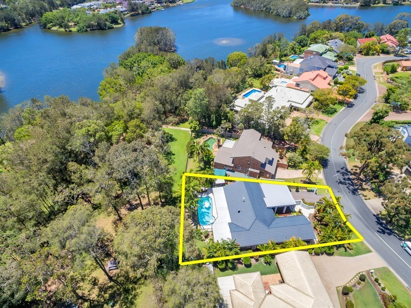 4 Pinnacle Court, Robina QLD 4226