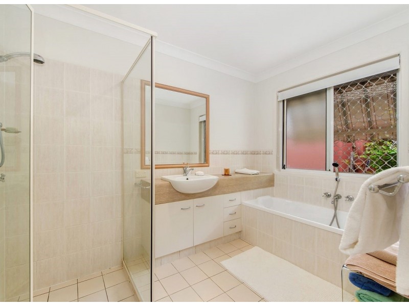 4 Casablanca Court, Burleigh Waters QLD 4220