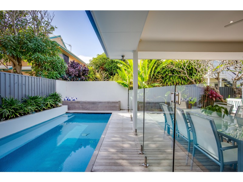 9 Seaside Drive, Mermaid Beach QLD 4218