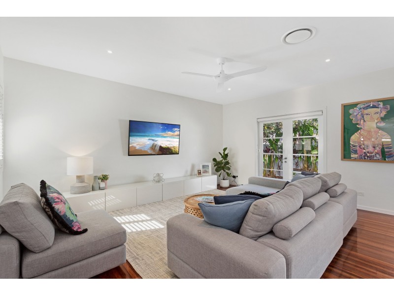 9 Seaside Drive, Mermaid Beach QLD 4218