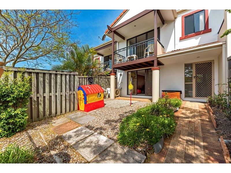 2/302 Christine Avenue, Varsity Lakes QLD 4227