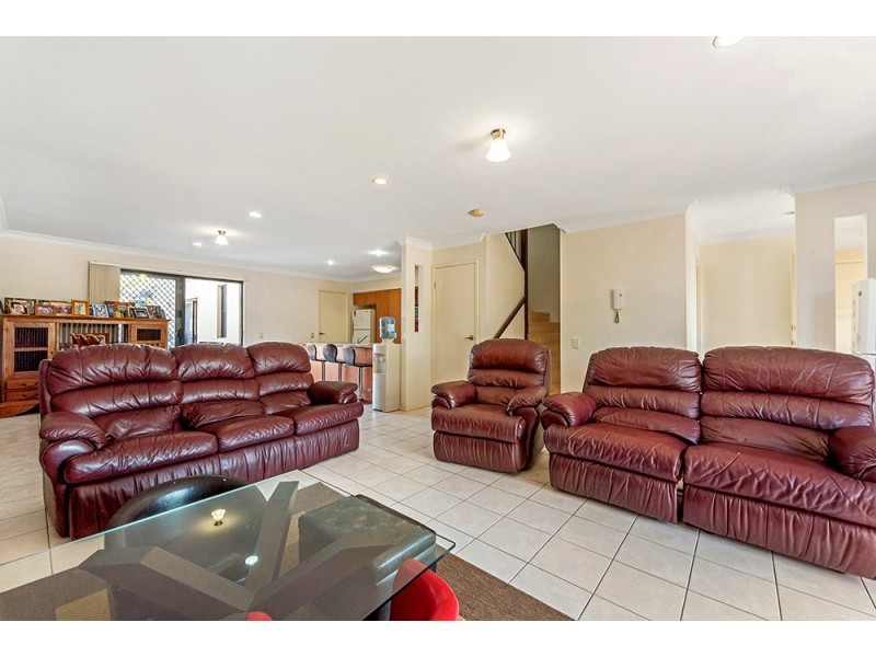 2/302 Christine Avenue, Varsity Lakes QLD 4227