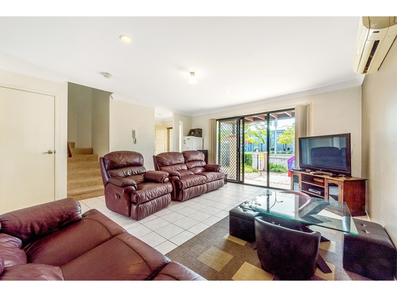 2/302 Christine Avenue, Varsity Lakes QLD 4227