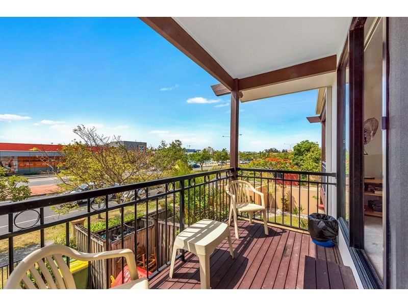 2/302 Christine Avenue, Varsity Lakes QLD 4227