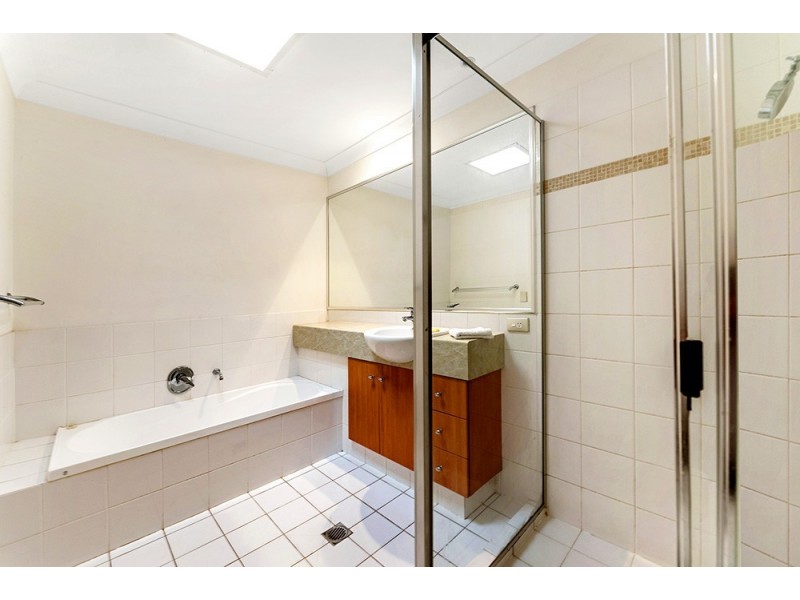 2/302 Christine Avenue, Varsity Lakes QLD 4227