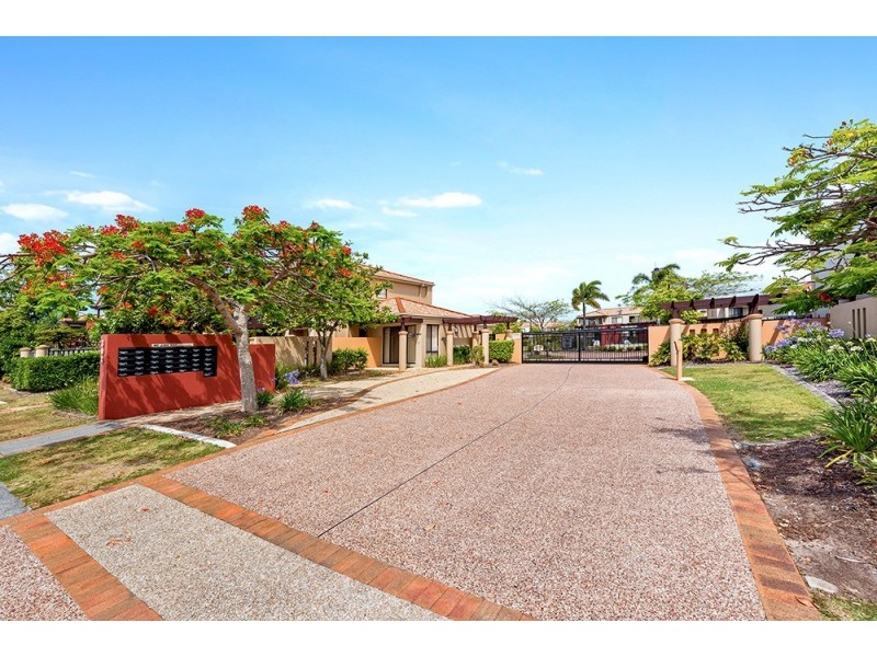 2/302 Christine Avenue, Varsity Lakes QLD 4227