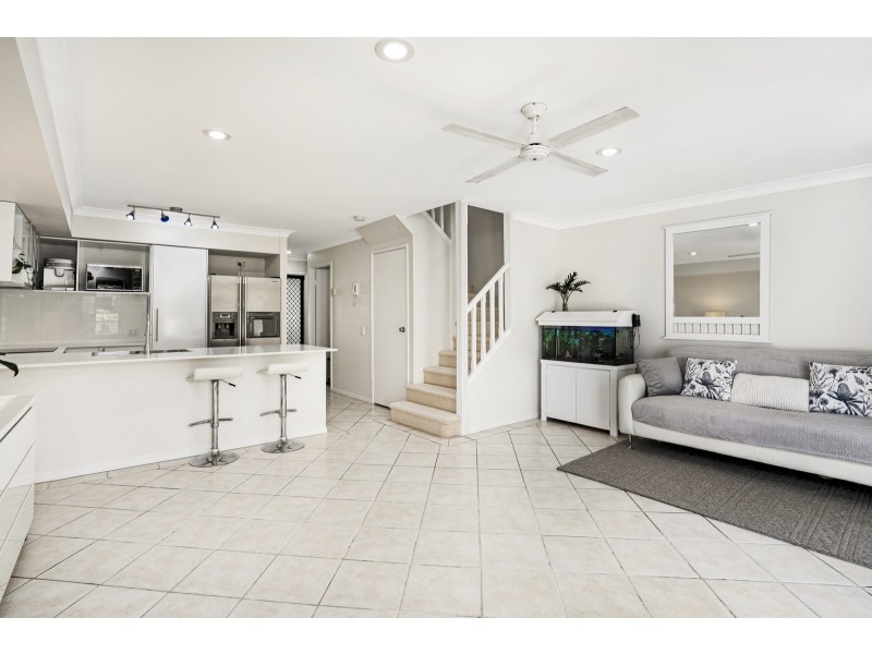 13/323 Christine Avenue, Varsity Lakes QLD 4227